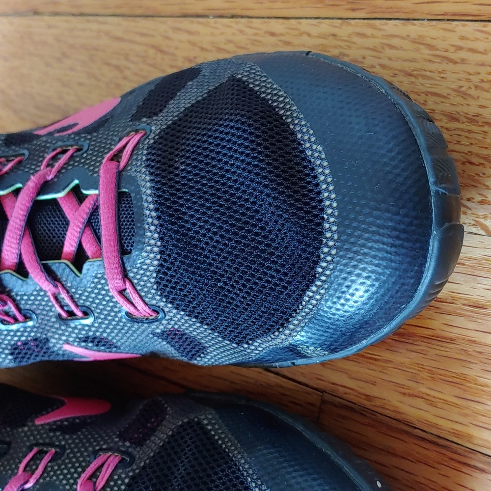 NIKE training shoes, size 9.5 black, pink, green - Picture 5 of 14